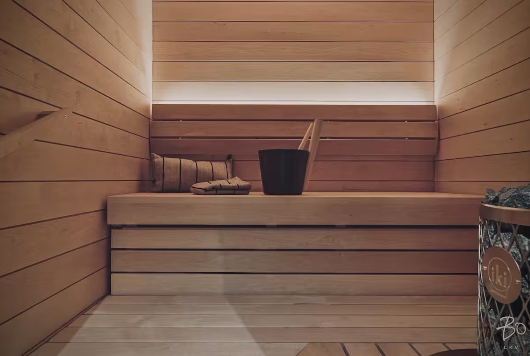 Sauna bench